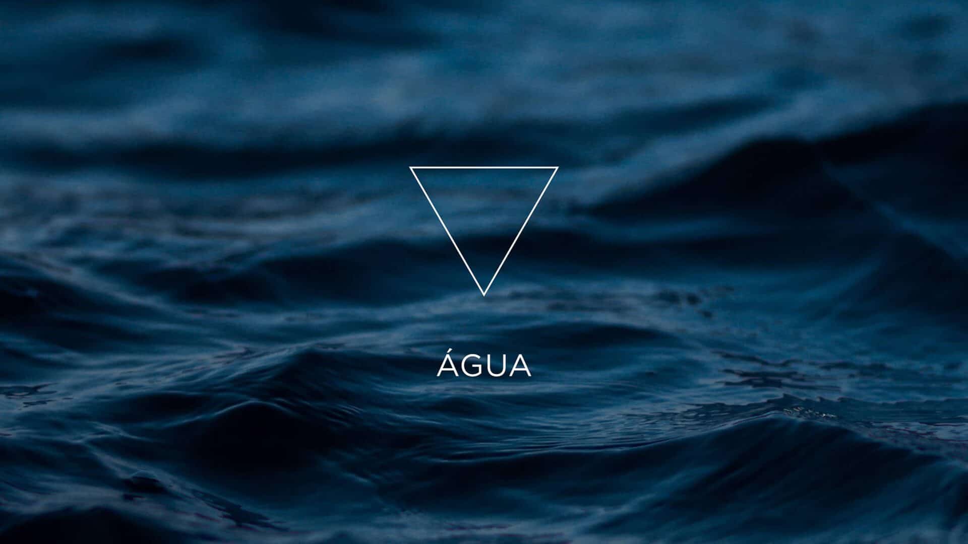 Pequenas ondas no mar e o símbolo do elemento Água